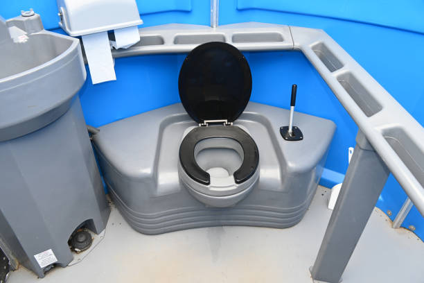 Best Porta potty rental near me  in Perry, KS